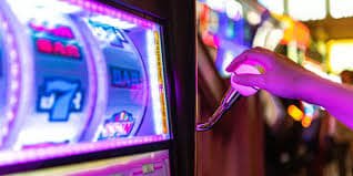 Tampilan aplikasi mobile layarslot pada layar smartphone dengan antarmuka Bahasa Indonesia